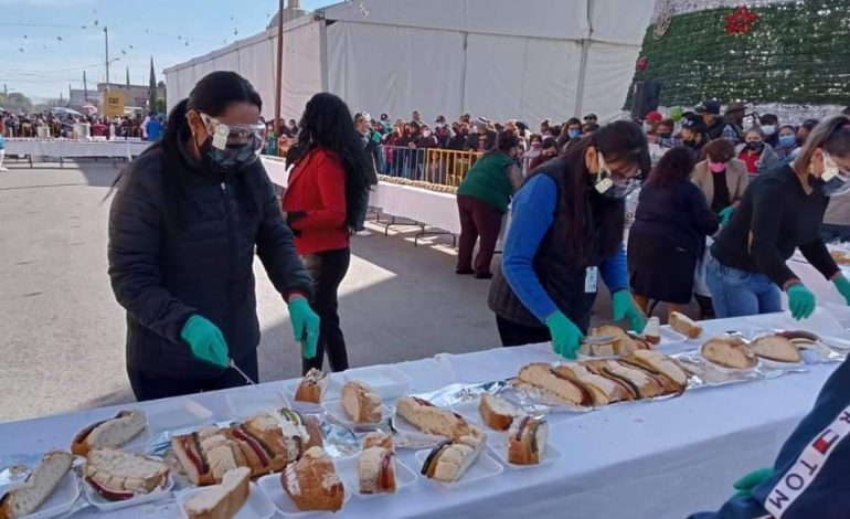  A pesar de alza de contagios, Leonor Noyola realiza corte de Rosca de Reyes