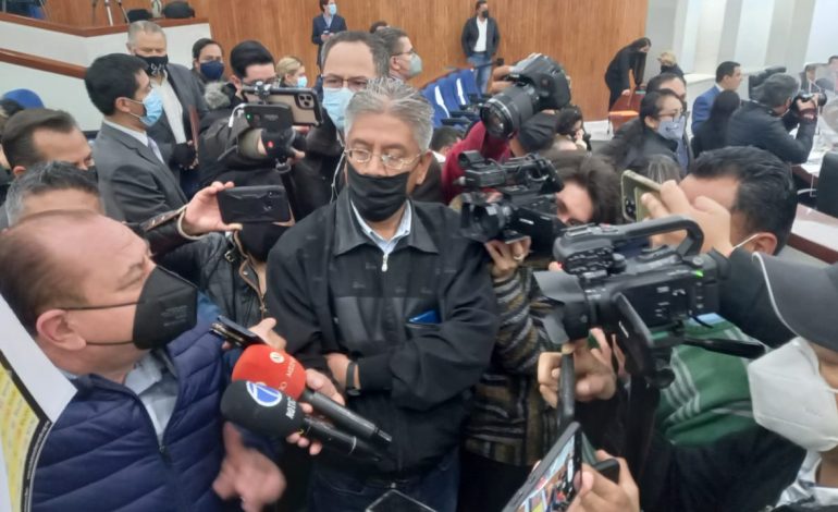  Ciudadanos Observando protesta durante sesión del Congreso