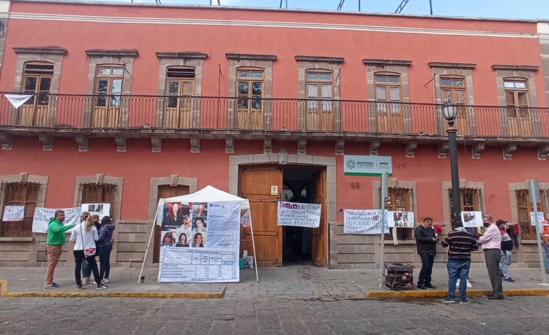  Exempleadas se manifiestan en el IMES; supuestos inspectores las señalan de “drogadictas”