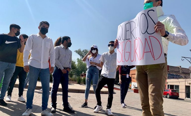  Alumnos de la UASLP exigen mayor seguridad a las afueras de las facultades