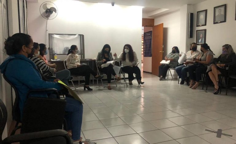  Mujeres taxistas se manifiestan por incumplimiento de la SCT