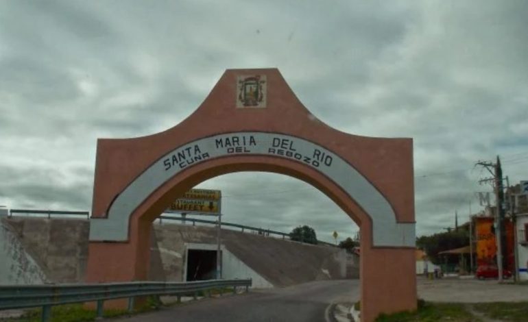  Despiden y amenazan a trabajadoras del Ayuntamiento de Santa María Del Río (video)