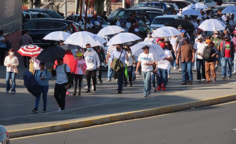  Miembros del SITTGE marchan para exigir reinstalación de trabajadores despedidos (video)