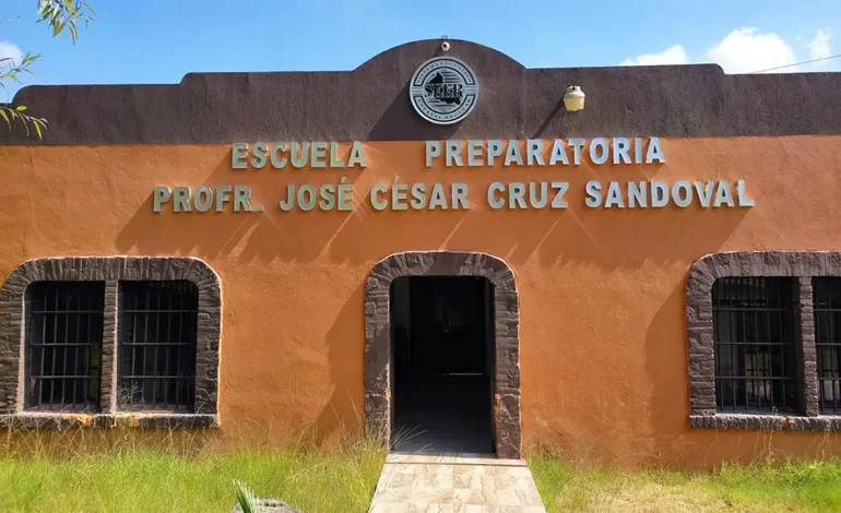  Llama Congreso a SEER para que aclare desalojo violento de un profesor (video)