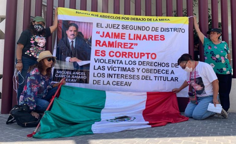  Silvia Castillo y Marychuy protestan ante el Poder Judicial de la Federación