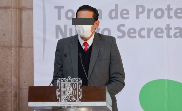  Dictan prisión preventiva a exsecretario de Salud