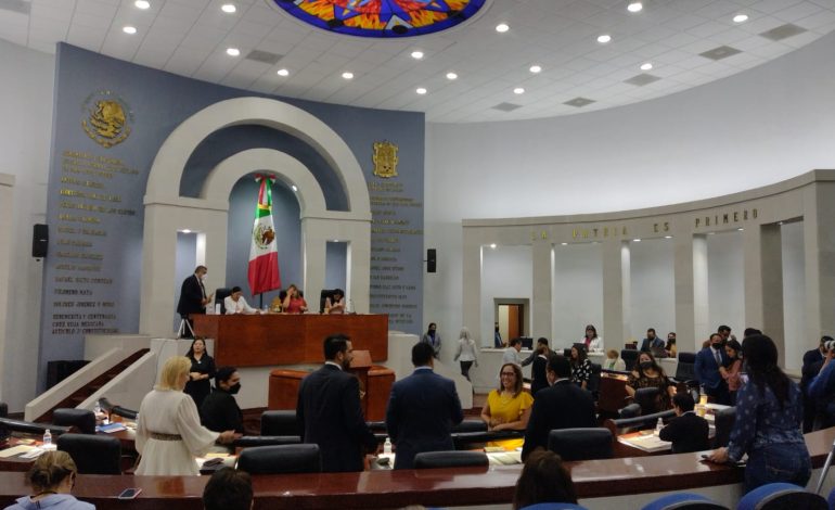  Reeligen a David Menchaca como presidente de CEGAIP y nombran comisionada