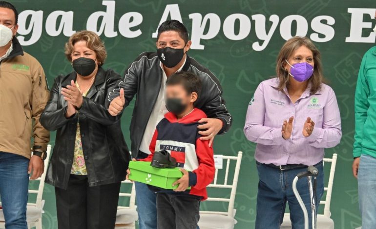  “No es un logotipo registrado con mi nombre”, justifica Gallardo entrega de mochilas con su imagen de campaña