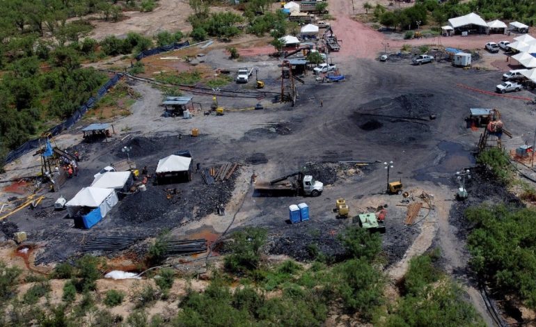  Familias rechazan plan de 11 meses para rescatar a mineros en Coahuila