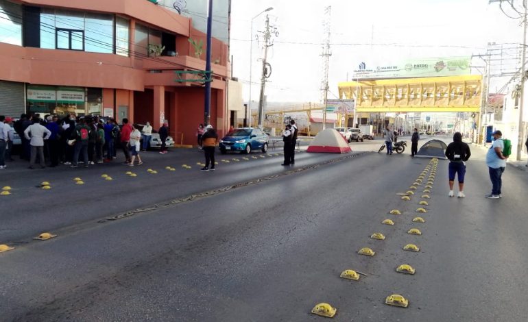  Taxistas bloquean nuevamente avenida Muñoz en SLP
