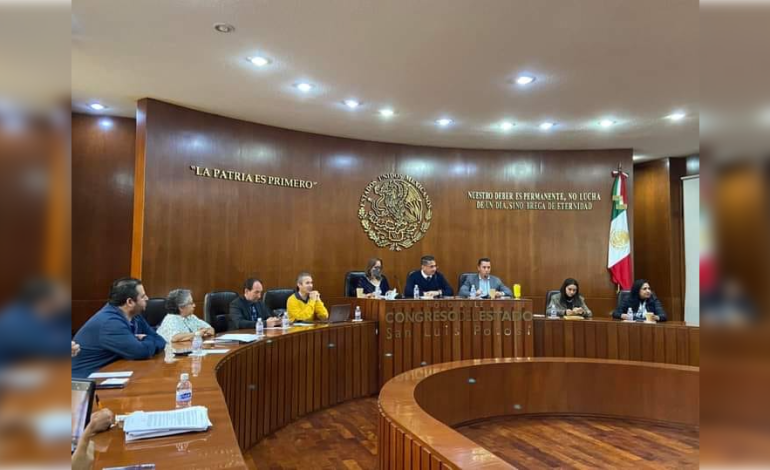  Presentan iniciativa que revertiría gratuidad de placas y licencias en SLP