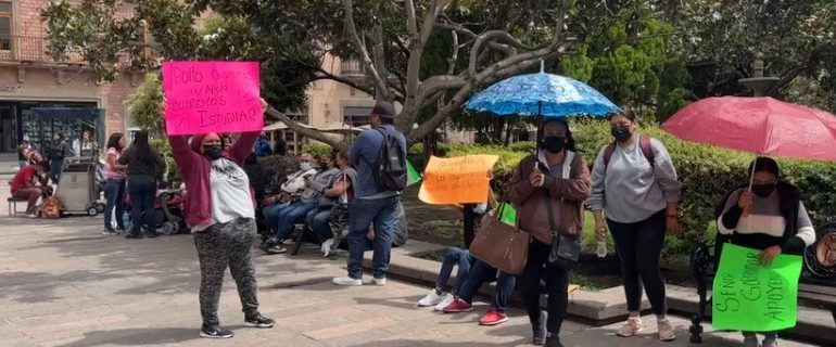  Madres y estudiantes piden abrir 35 lugares más en la Normal de Matehuala