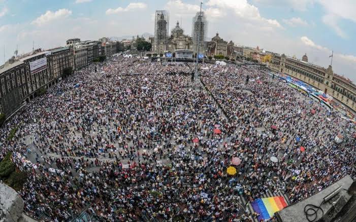  Critican diputadas presunto uso de recursos de SLP en marcha de AMLO