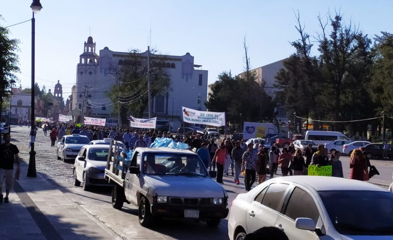  Con marcha, SUTSGE protesta contra despidos injustificados