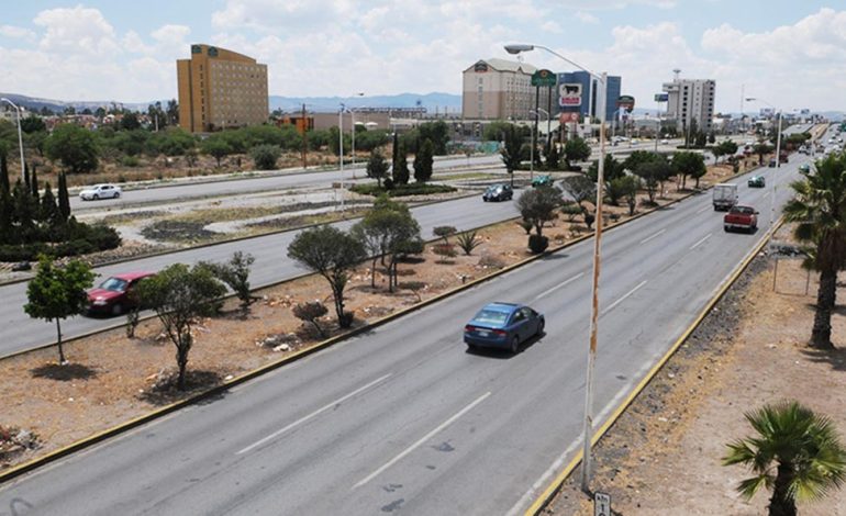  Colocan atirantado e iluminación escénica en el puente de Avenida Juárez