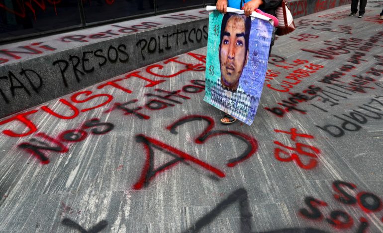  Una “rebelión” en la FGR entorpeció el caso Atozinapa: AMLO