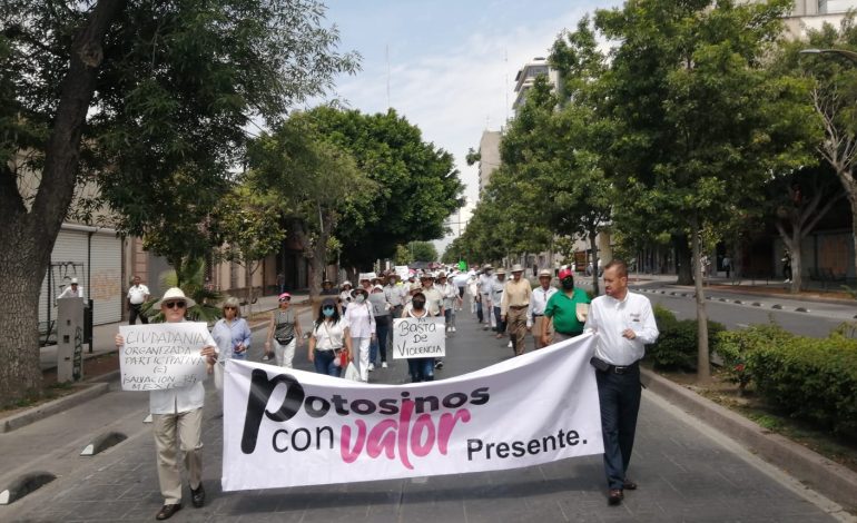  Políticos “mancharon” la manifestación en defensa del INE: Gallardo