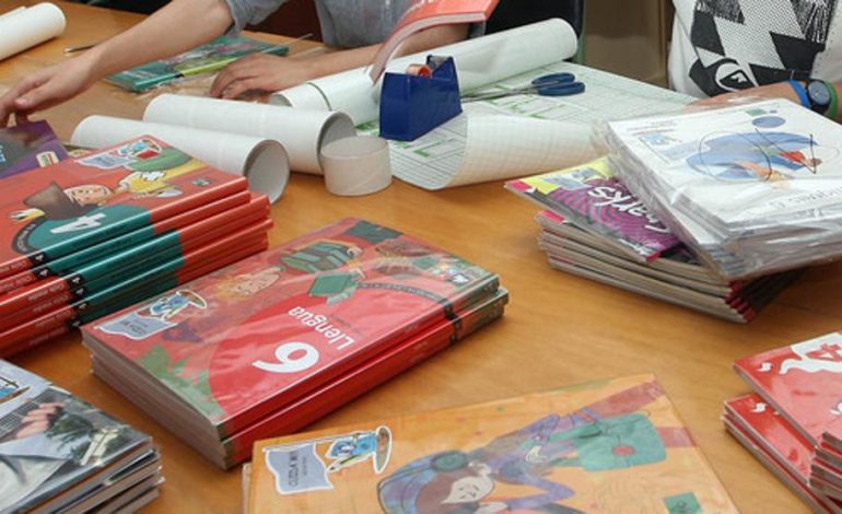  SLP prohibirá forrar libros y libretas con plástico en el próximo ciclo escolar