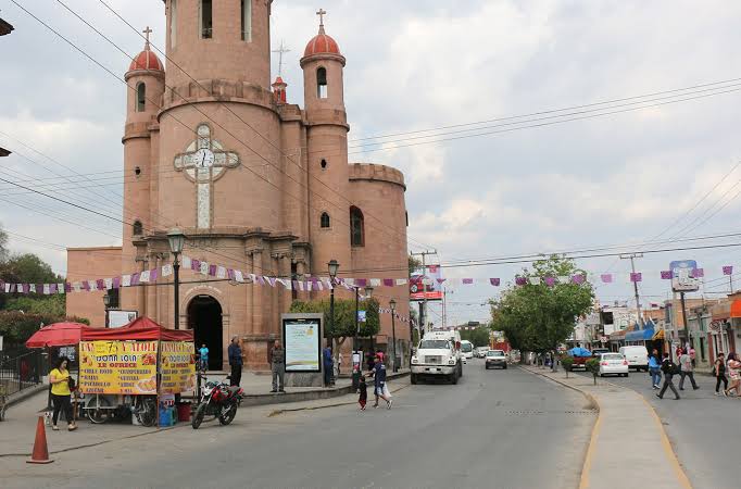  Vecinos y párrocos participan en pláticas sobre obras en El Saucito