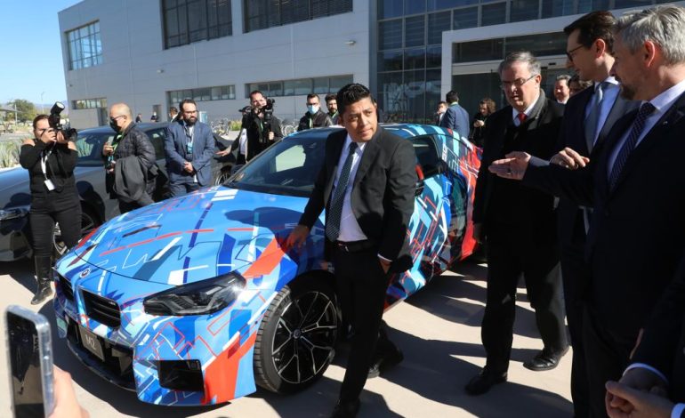  Sugiere Gallardo a jóvenes estudiar carreras afines a la industria tecnológica