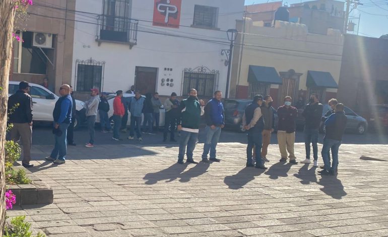  Serrato minimiza protesta de taxistas que exigieron su salida