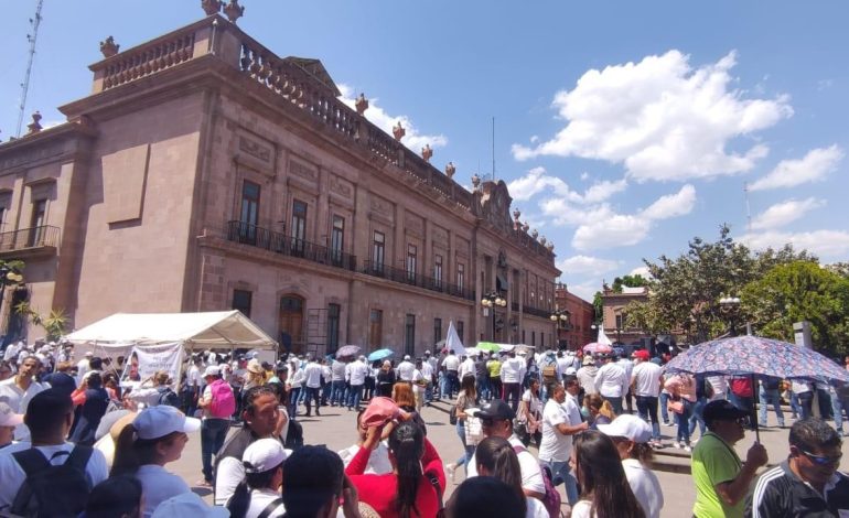  Gobierno y SNTE acuerdan retirar protesta de Plaza de Armas