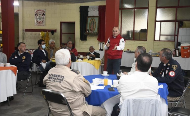  Galindo presume apoyo al Cuerpo de Bomberos