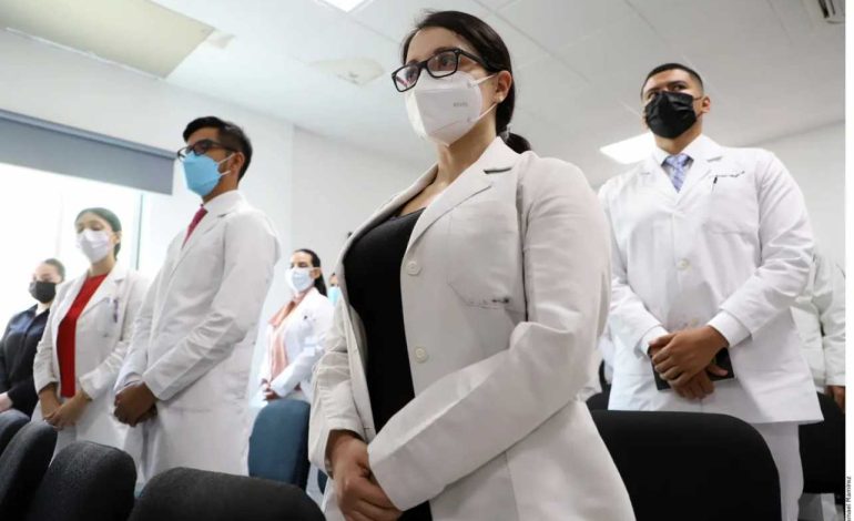  Médicos recibirán bonos por atender municipios de SLP