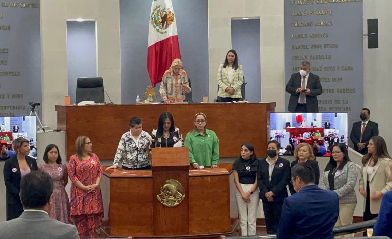  Padre de Thania Gloria exige justicia por su feminicidio en el Congreso de SLP