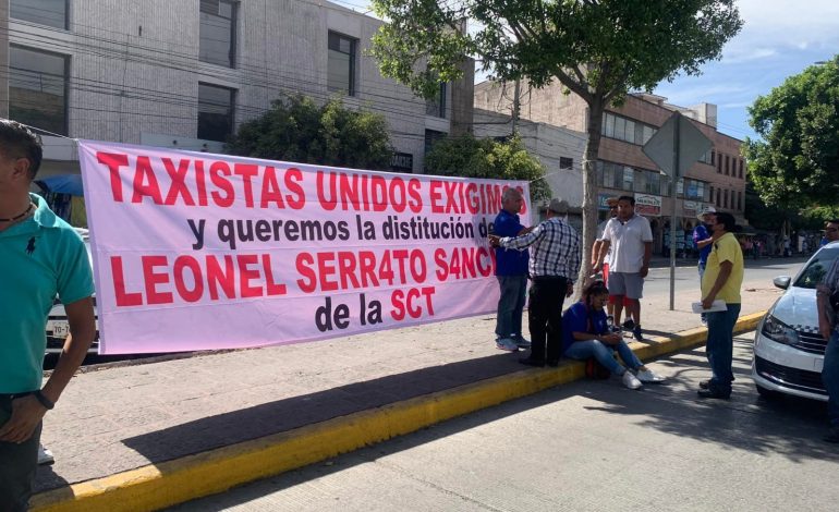  Taxistas exigen la renuncia de Serrato; denuncian pirataje e inseguridad