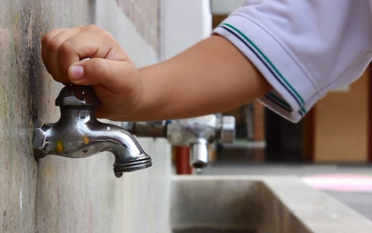  Falta de agua afecta al 40% de las primarias y secundarias en SLP