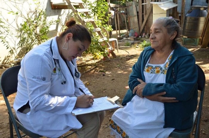  Médicos rechazan que SLP contrate extranjeros para municipios del interior