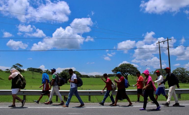  Localizan camión con 17 personas migrantes en SLP