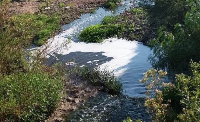  Ecología municipal atiende fuga de aguas residuales en La Pila