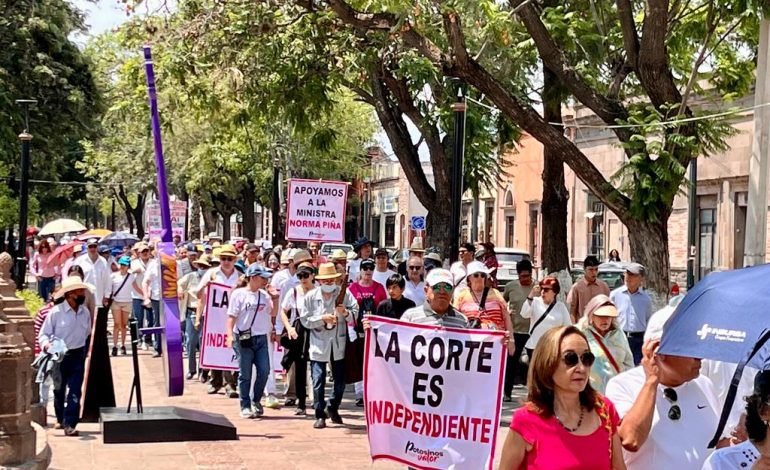  (VIDEO) Marchan en apoyo a la SCJN y a la ministra Norma Piña en SLP