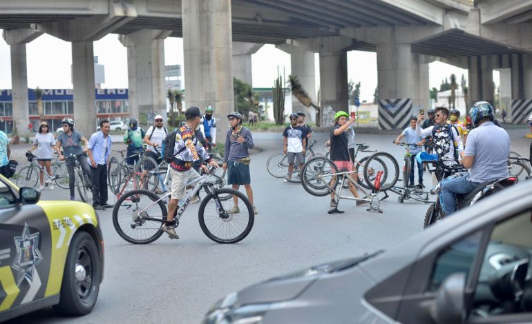  Protestan en el Distribuidor Juárez por muerte de ciclista