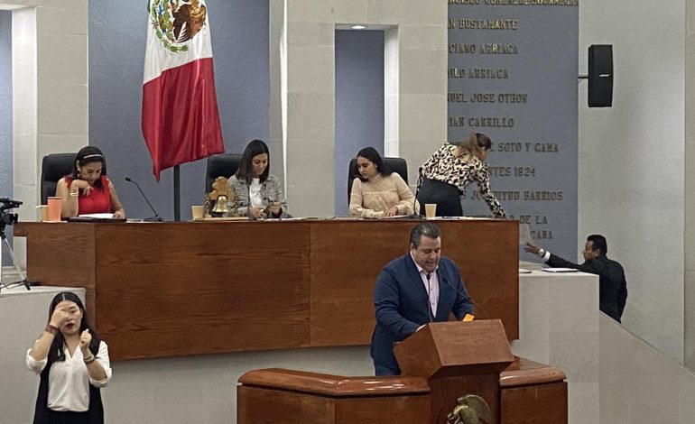  Entre distracciones y errores, diputados legislan en SLP 