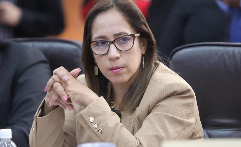 Liliana Flores Almazán defiende el trabajo del Interapas