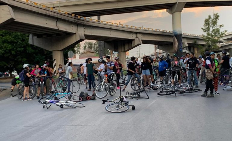  Ciclistas bloquearon el Distribuidor Juárez; exigen seguridad vial en SLP