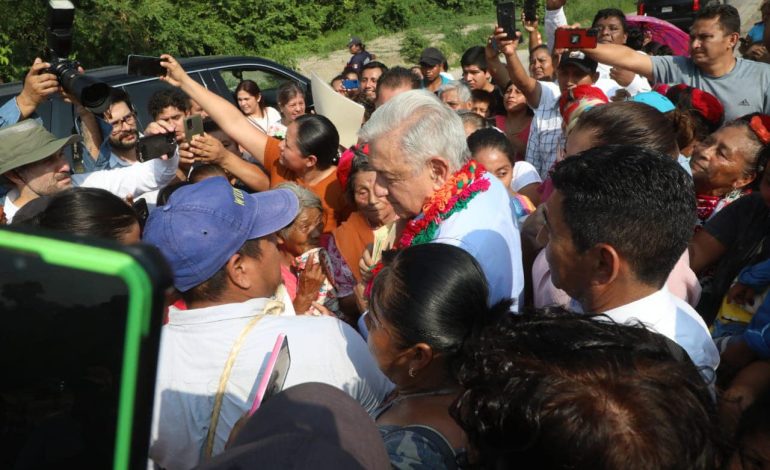  AMLO recibió solicitudes de comunidades indígenas para la elección por usos y costumbres