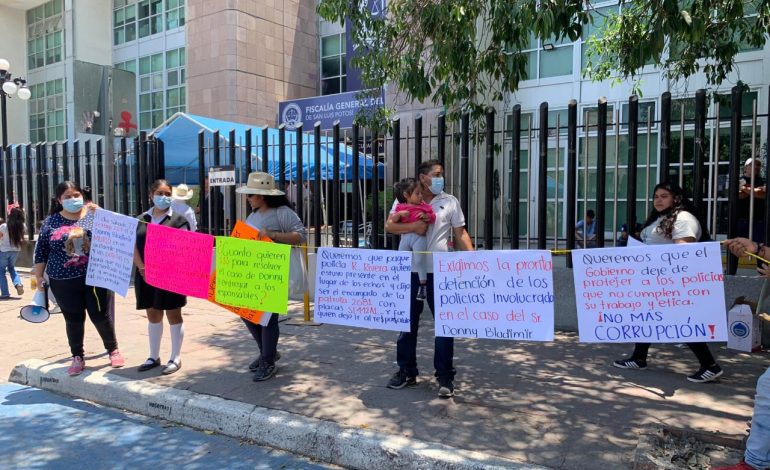  Familia de Donny Bladimir protesta por omisiones de la FGE en investigación de su muerte