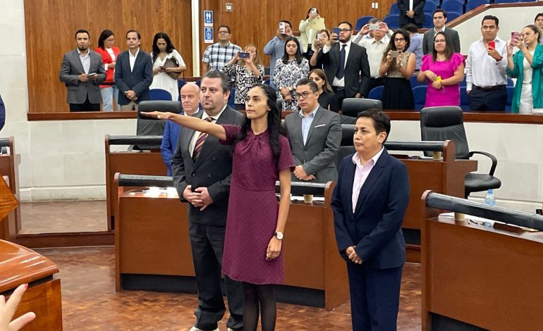  Hermana de Nadia Ochoa la sustituye como diputada en el Congreso de SLP