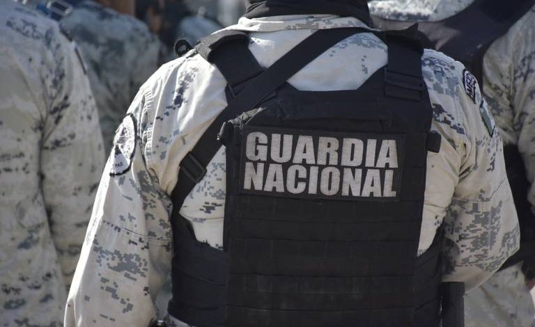  FGE detuvo a 2 elementos de la Guardia Nacional por obstaculizar cateo en SLP