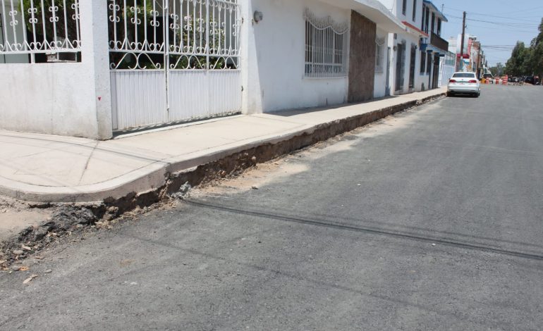  Vecinos exhiben deficiencias en obras de la Industrial Aviación en SLP