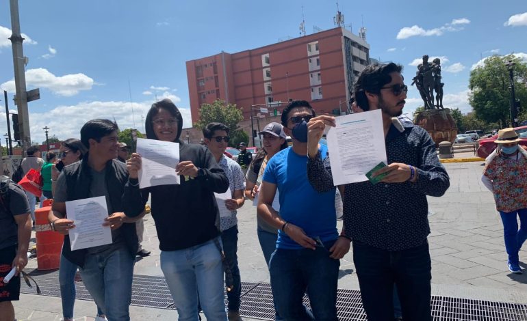  Estudiantes de la UASLP protestan contra “Mi Pase”