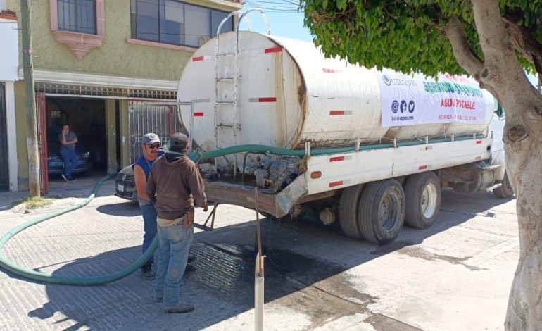  Exigen recibo pagado para surtir agua con pipas en SLP, denuncian