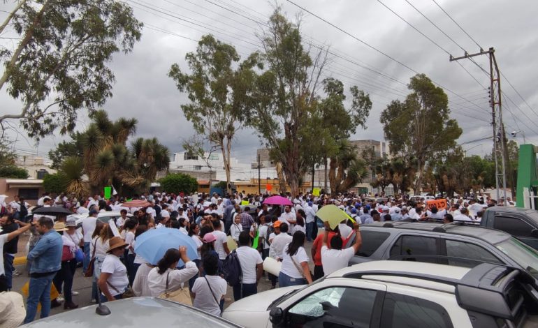  (VIDEO) Maestros toman la SEGE por adeudo de 40 mdp del Gobierno de SLP