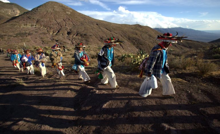  AMLO firma decreto que protege sitio sagrado del pueblo Huichol en SLP