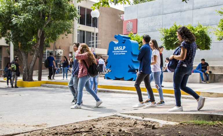  Estudiantes ignoran deuda del gobierno estatal con la UASLP