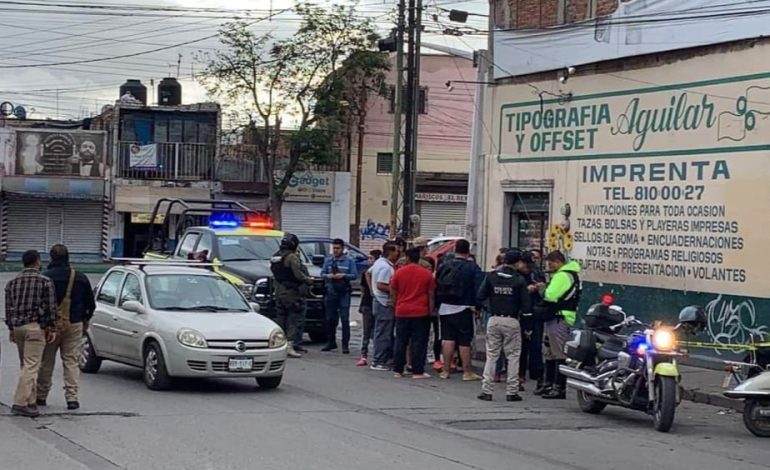  (VIDEO) Hombres armados dispararon contra mujer en el Centro Histórico de SLP